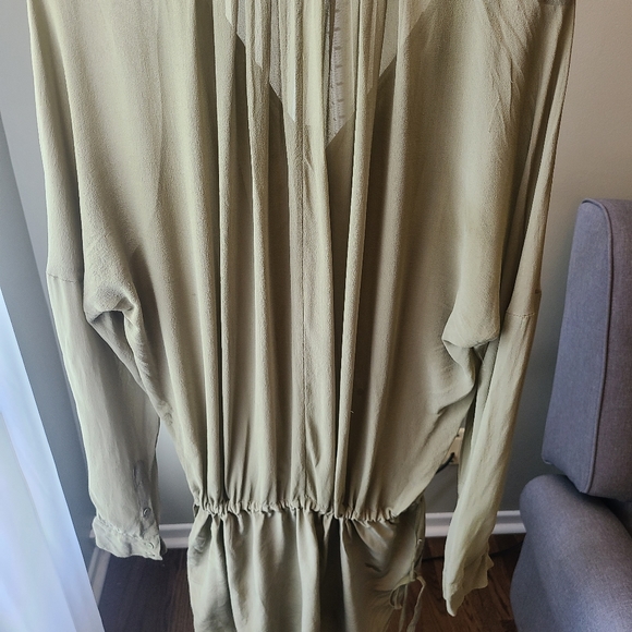 Wilfred Aritzia 100% silk tunic shirt - Picture 4 of 9
